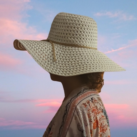 EUC straw floppy wide brim faux leather tan strip around base intersecting on - Picture 5 of 5